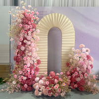 Arche de fleurs artificielles en soie rose fine personnalisée avec structure métallique pour décorations de fête et de mariage