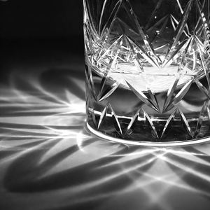 Vaso de Whisky de Cristal Tallado a Mano, de Lujo, Sin Plomo, con Patrón de Diamantes, Base Pesada, Premium, Estilo Old Fashioned, para Bourbon, 230 ml - Product Image 3