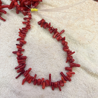 Chaîne de perles de corail de bambou de mer irrégulière fabrication de bijoux brin de perles de corail rouge avec prix de gros