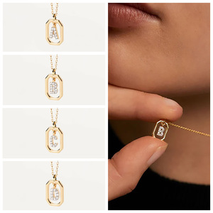 HL Venta caliente <span class=keywords><strong>de</strong></span> moda <span class=keywords><strong>inglés</strong></span> 26 letras <span class=keywords><strong>oro</strong></span> Micro incrustaciones circón colgante collar <span class=keywords><strong>para</strong></span> mujeres - Product Image 1