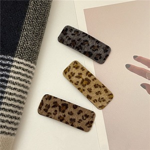 Pinces à cheveux BB en tissu pour femmes, accessoires de mode, motif léopard de luxe, pince à franges géométrique de créateur - Product Image 1