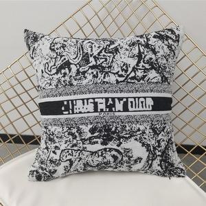 Funda de Cojín Cuadrada de 18x18 Pulgadas con Diseño de París, Tejida, Inspirada en Toile, con Estampado Jacquard de Animales, para Decoración Moderna del Hogar - Product Image 4