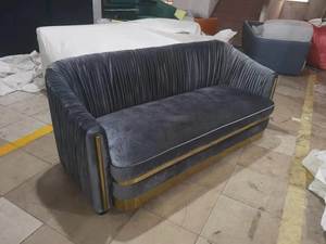 Sillón Moderno de Ocio con Remaches Dorados, Tapizado en Terciopelo Azul Marino, Sofá de 2-3 Plazas para Hogar, Hotel, Cafetería - Product Image 4