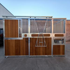 Étable de luxe pour chevaux Boîte d'écurie confortable avec panneau en bambou et cadre galvanisé à chaud avec porte d'entrée coulissante Râtelier à <span class=keywords><strong>foin</strong></span> - Product Image 2