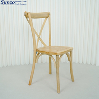 Chaise de salle à manger à dos croisé en bois massif style ferme empilable pour une utilisation en appartement