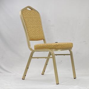 Chaise de salle à manger de luxe personnalisée en tissu rouge avec cadre en or pour hôtel, événement, banquet, mariage, utilisation en extérieur, meubles commerciaux en acier - Product Image 1