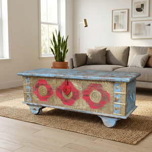 Cajas y Contenedores de Almacenamiento de Madera Antiguos Pintados al Estilo Bohemio, Caja Baúl con Detalles en Latón Hechos a Mano y Tapa Rectangular para Sala de Estar o Dormitorio - Product Image 1