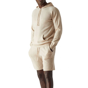 Ensemble de survêtement moderne en coton avec sweat à capuche et short pour homme – Confortable pour la maison - Product Image 4