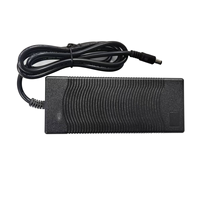 Cargador de Alta Eficiencia LiFePO4 de 109W 54.7V/2A con Control de Temperatura Integrado para Climas Fríos y Entornos Industriales