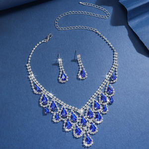 Collier élégant en forme de goutte d'eau avec pampille, chaîne de clavicule géométrique luxueuse pour un glamour haut de gamme - Product Image 6