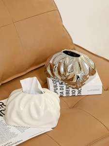 Caja de pañuelos de cerámica hecha a mano, impermeable, moderna, sencilla, de alto valor estético, para mesa de comedor, estilo de lujo discreto, sensación de alta gama para el hogar. - Product Image 4