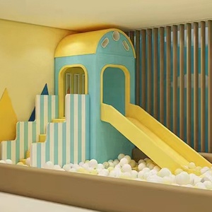 Equipo de patio interior para niños Pequeño <span class=keywords><strong>Castillo</strong></span> de plástico de madera con tobogán de software y diseño de <span class=keywords><strong>Castillo</strong></span> travieso de PISCINA DE BOLAS oceánicas - Product Image 1