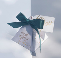 Luxuriöse Marmor-Pyramiden-Geschenkbox mit Goldfolienband für Hochzeitspartys, Süßigkeiten- und Schokoladenverpackung 7,5x7,5x7,5cm