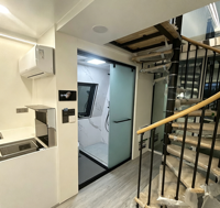 Bâtiment préfabriqué personnalisable en forme de triangle, serre modulaire en acier léger respirante et moderne, appartement, glamping, hôtel, complexe hôtelier