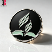 Badge en métal émaillé personnalisé en usine pour l'Église de la Septième Journée Adventiste (SDA) – Logo SDA, Bible ouverte, Croix, Flamme – Épinglette en métal émaillé