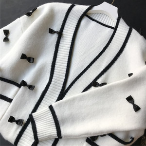 <span class=keywords><strong>Cardigan</strong></span> Lavorato a Maglia Spesso e Morbido con Blocchi di Colore per Donne, Design con Fiocco, Scollo a V, Doppie Tasche, Cappotto Bianco e <span class=keywords><strong>Nero</strong></span> - Product Image 4