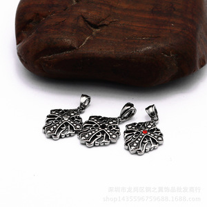 Collier pendentif croix en acier inoxydable Yunnique avec options de diamants blancs/rouges/noirs, design ajouré, bijoux de mode unisexe - Product Image 2