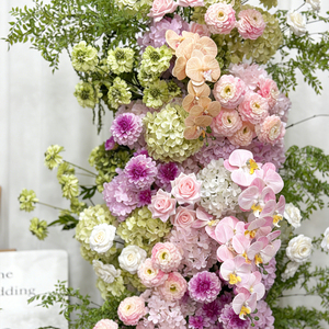 Decoración Romántica y Realista de Arco Floral para Boda en Tonos Rosa y Verde, con Tela de Seda Suave y Estilo Moderno - Product Image 3