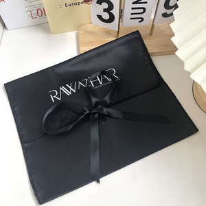Bolsa de satén negra personalizada con logo impreso de fábrica OEM, para regalo, ropa, extensiones de cabello, pelucas, embalaje de seda, bolsa antipolvo con lazo - Product Image 6
