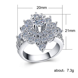 Anello da Donna Floreale a Quattro Punte Scintillante, Elegante Gioiello Regolabile in Lega, Stile Moderno, Idea Regalo - Product Image 5