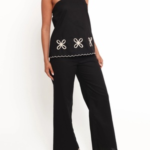 Traje de Dos Piezas para Mujer, Bordado Floral de Excelente Calidad, Estilo Casual, Algodón/Lino Sólido, Personalizado OEM - Product Image 4