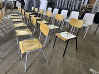 Chaise d'école empilable en contreplaqué avec table intégrée, chaise d'étude ergonomique pour étudiant à structure en acier, chaise de formation en bois, chaise d'événement