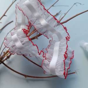 أقمشة أورجانزا عالية الجودة مع كشكشة مزدوجة الجانب من التول الأبيض وحواف دانتيل مخملية ملونة، حواف دانتيل بلون واحد. - Product Image 5