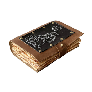 Mini Diario de Cuero Genuino con Grabado de Lobo, 200 Páginas sin Líneas con Borde Decorativo, Regalo con Lápiz para Hombres y Mujeres - Product Image 1