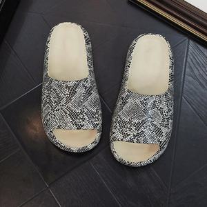 รองเท้าแตะทรงสไลด์สำหรับผู้หญิงหมอนในร่มรองเท้าแตะสำหรับผู้หญิงทำจากหนังงูหลาม EVA 2024ดีไซน์ใหม่ออกแบบได้ตามต้องการ - Product Image 5