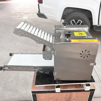Produit de table à petites céréales automatique Papad Momo Empanada Samosa Gyoza Wonton machine à emballer la peau des boulettes machine à tortilla