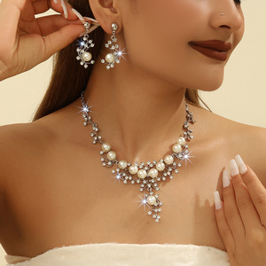 Set di Gioielli alla Moda <span class=keywords><strong>con</strong></span> <span class=keywords><strong>Perle</strong></span> e Cristalli Placcati Oro, <span class=keywords><strong>Collane</strong></span> <span class=keywords><strong>con</strong></span> Zirconi per Matrimoni e Feste, per Donne - Product Image 2
