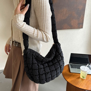 Cross Border Trendy Large Capacity Down Tote Bag For Women Cloud Shaped Shoulder Bag Insulated Everyday Use Bucket Type - Product Image 1
