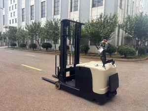 China 2.5 3 3.5 T Forklift Truck Lithium <b>Battery</b> Electric Pallet Truck 1.5T 2.0 T Power Pallet Jack Portable Forklift for Sales - Product Image 4