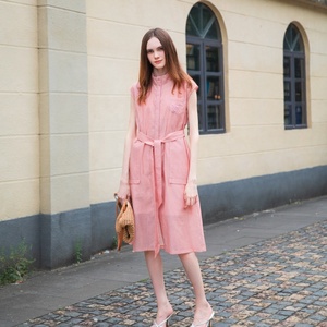 <span class=keywords><strong>เด</strong></span><span class=keywords><strong>รส</strong></span>ผู้หญิงแขนกุดทรงมิดิ คอตั้ง ติดกระดุม มีเข็มขัด สไตล์ลำลองสำหรับฤดูร้อน มีกระเป๋า - Product Image 3