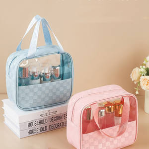 Pochette de toilette de voyage en PVC PU cuir givré imperméable avec logo personnalisé rose pour le maquillage - Product Image 1