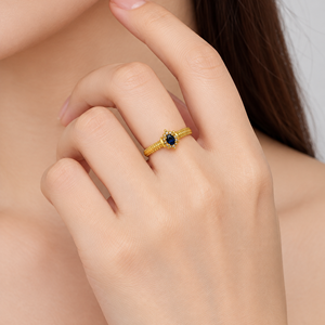 Anillo Ovalado de Zafiro Chapado en Oro de 10K Livia con Engaste Pavé, Anillo Clásico de Compromiso con Gema para Mujer - Product Image 5