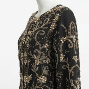 Robe longue de luxe noire pour femme, style kaftan, avec broderies dorées faites à la main, perles et dégradé élégant - Product Image 3