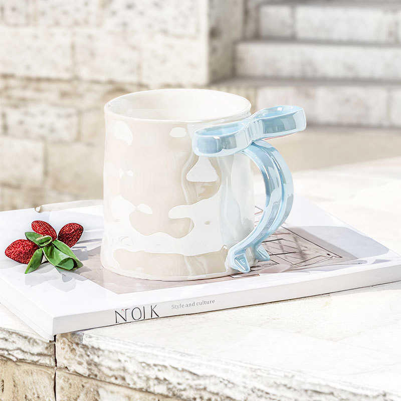 Tazza con fiocco effetto perla-blu