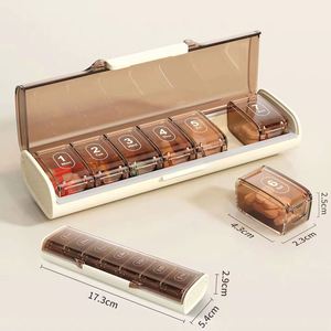 Organisateur de pilules multicolore à grande capacité pour 7 jours, résistant aux enfants, distributeur de médicaments portable à 7 compartiments, scellé et opaque - Product Image 2