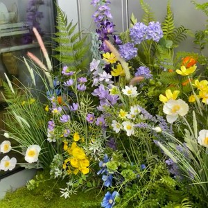 Fiori Artificiali in Seta Stile Giardino di Monet per Decorazione Corridoio Matrimoniale Fai-da-Te, Composizione Floreale Fantasiosa per Vetrine - Product Image 2