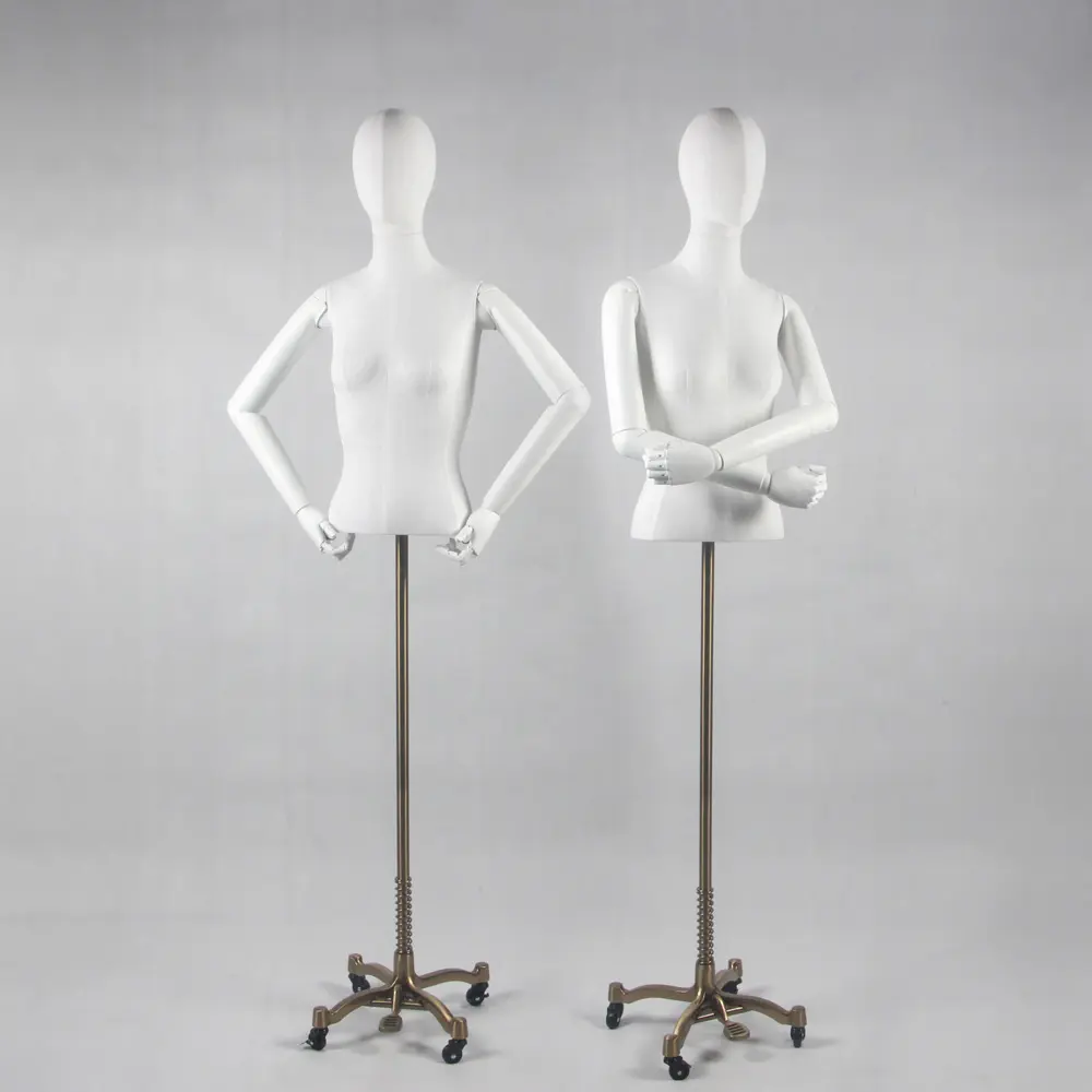 Mooie Kledingwinkel Lady Display Plastic Gearticuleerde Armen Jurk Vorm Mannequin Met Wielbasis