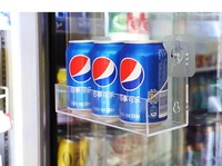 Support de présentation à ventouse en acrylique de marque personnalisée présentoir mural pour boissons avec ventouse de porte glacière en plastique pour supermarché et magasin