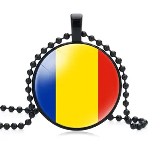 Vente en gros de haute qualité Roumanie drapeau temps pierres précieuses pendentif rond collier de perles de riz