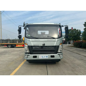 Camion de remorquage à plateau Howo 4x2 155 ch entièrement équipé pour le sauvetage routier urbain et le dépannage de véhicules dans les parkings - Product Image 2