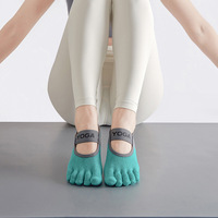 Chaussettes Pilates personnalisées de haute qualité hauteur d'équipage coton mèche conception de bande d'orteil fendu dos nu antidérapant avec une excellente adhérence