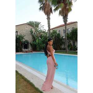 Robe de soirée chic Narcisa rose, paillettes, perles, strass, drapé, coupe A, à étages, taille empire, manches courtes, longueur au sol - Product Image 1