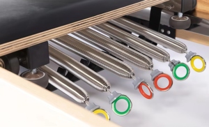 Máquina de <span class=keywords><strong>Pilates</strong></span> Multifuncional con Múltiples Modos de Entrenamiento, Estructura de Torre Estable, Fácil de Montar y Desmontar - Product Image 4