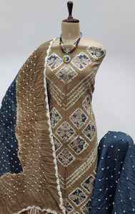 Magnifique ensemble Salwar Dupatta en satin à taille naturelle, coupe trapèze, avec un imprimé élégant - Product Image 2