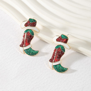 Boucles d'oreilles clous pour femme, design botte et chapeau de Noël, émail coloré, bijoux de fête - Product Image 1