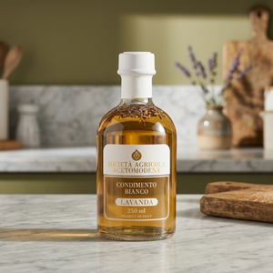 Vinaigre aromatisé noir Acetomodena infusé à la lavande 250 ml, 12 bouteilles par boîte, Italie, Émilie-Romagne - Product Image 3